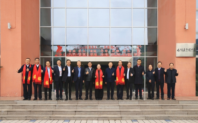 張榮華主席回訪(fǎng)略陽(yáng)榮程中學(xué)并出席考察交流座談會(huì)