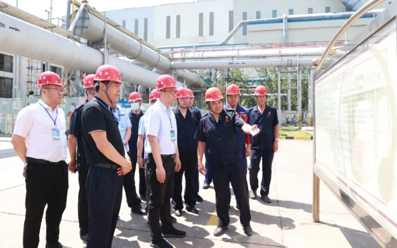 津南區(qū)委常委、常務副區(qū)長楊陽深入榮程鋼鐵集團檢查指導安全工作