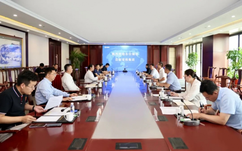 天津經(jīng)開(kāi)區(qū)黨委書(shū)記、管委會(huì)主任洪世聰一行到榮程集團(tuán)調(diào)研服務(wù)