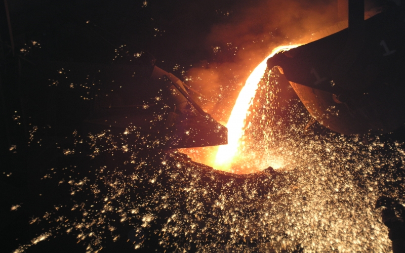 2004年，自建轉(zhuǎn)爐生產(chǎn)鋼水，成為實(shí)現(xiàn)鋼鐵全產(chǎn)業(yè)鏈條開閘源頭