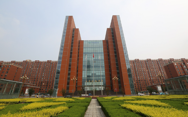 2003年，邁入集團(tuán)化經(jīng)營(yíng)發(fā)展軌道