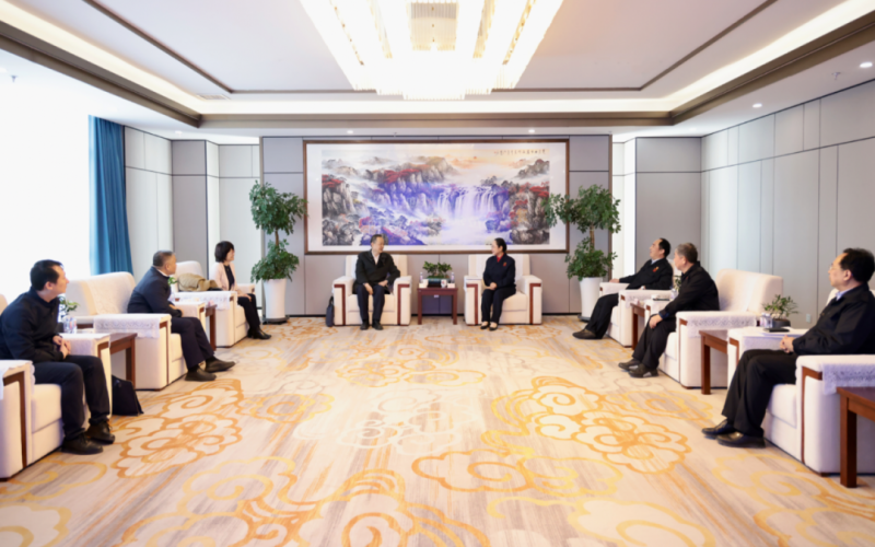 中共天津市委統(tǒng)戰(zhàn)部副部長、市工商聯(lián)黨組書記郝樹民一行到榮程集團(tuán)慰問調(diào)研