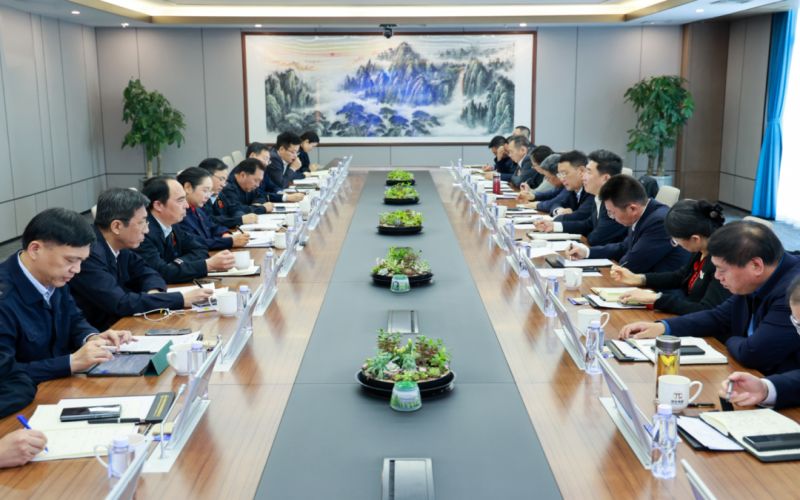 津南區(qū)委副書記、區(qū)長楊灝一行到榮程集團(tuán)調(diào)研慰問