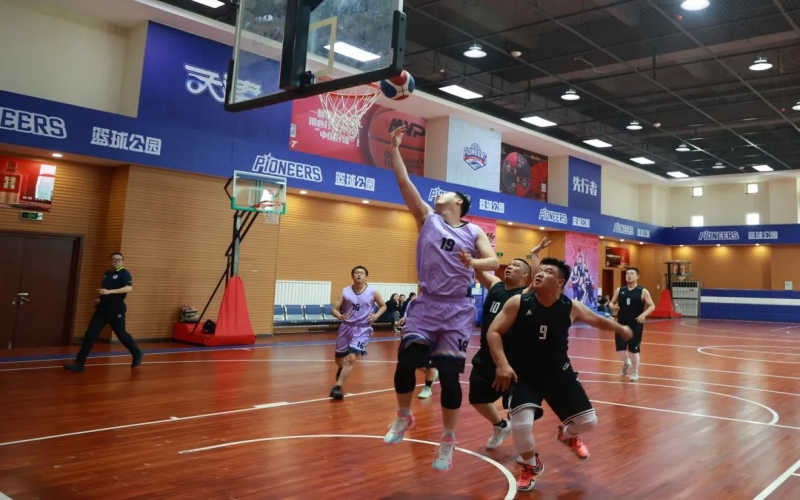 精彩對(duì)決引爆現(xiàn)場(chǎng)！榮程集團(tuán)第十四屆職工籃球賽半決賽戰(zhàn)績(jī)播報(bào)