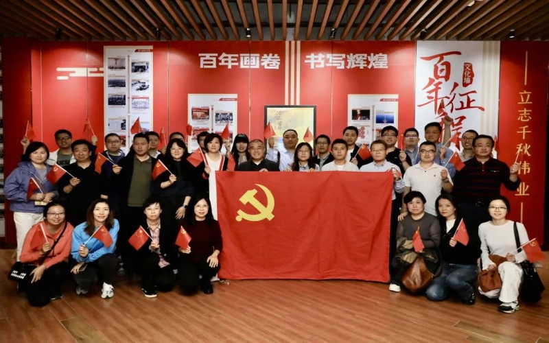 黨建陣地 - 厚植愛國情懷 汲取奮進力量 融誠物產集團本部黨支部組織觀影活動