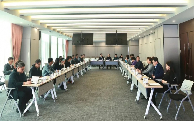 天津鋼協(xié)、冶金商會(huì)、青企協(xié)、青商會(huì)一行到訪榮程集團(tuán)并召開首期“未來領(lǐng)航者青培會(huì)”