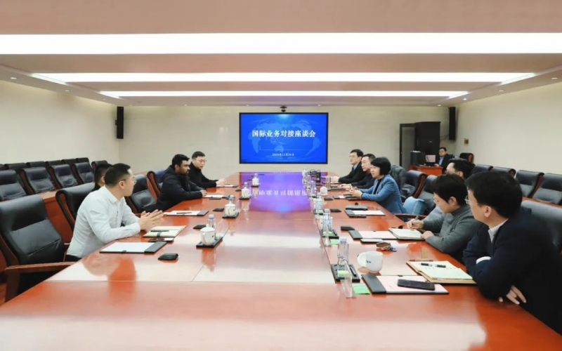 榮程集團黨委書記、融誠物產(chǎn)總經(jīng)理張穎與多家客戶開展國際業(yè)務(wù)座談交流