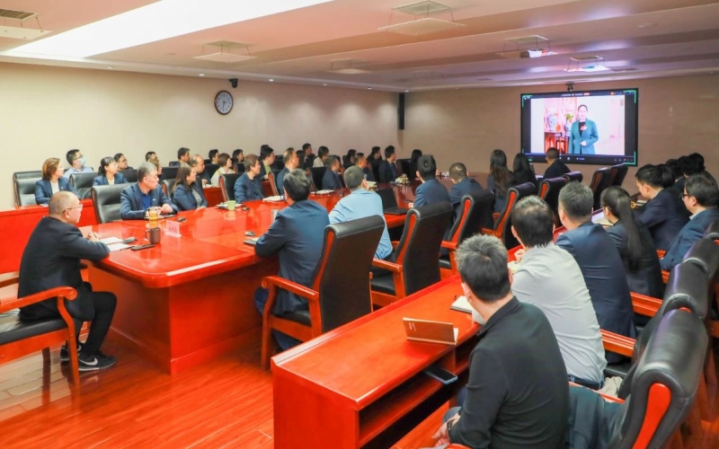 融誠物產(chǎn)集團召開深入學(xué)習(xí)貫徹民營企業(yè)座談會和全國兩會精神宣講會